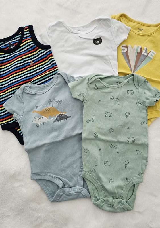 Baby bodysuit 3-6 mos thumbnail