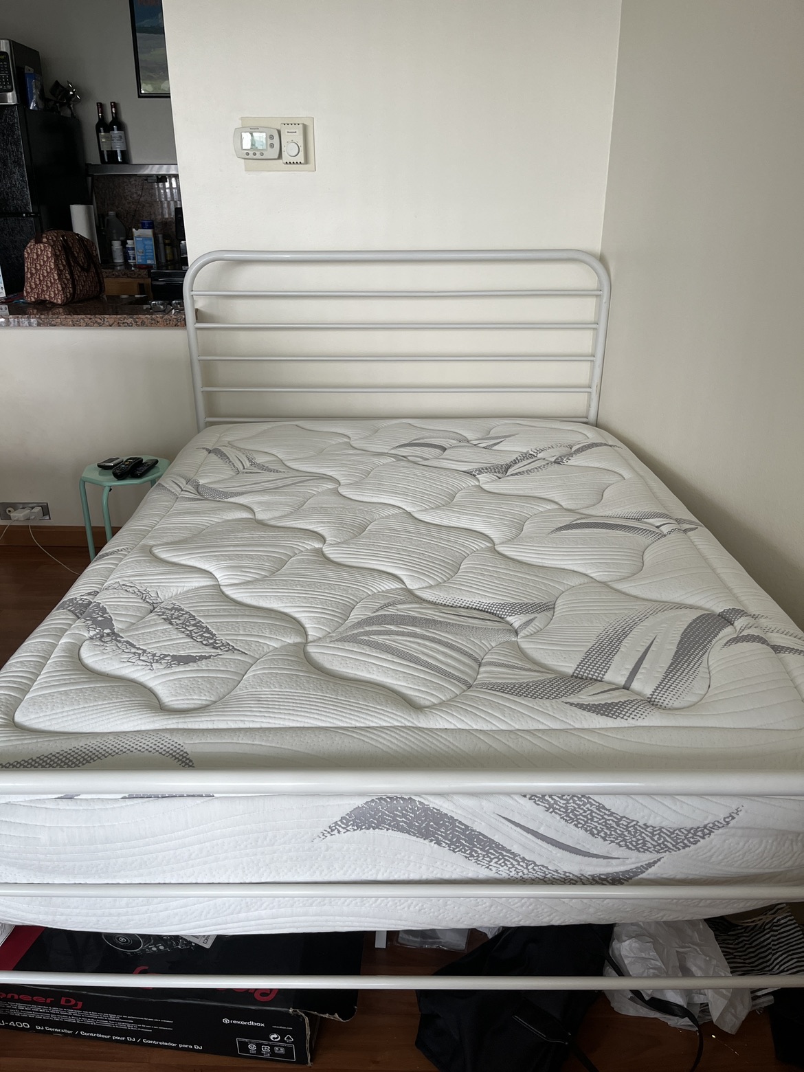 Bed and bedframe