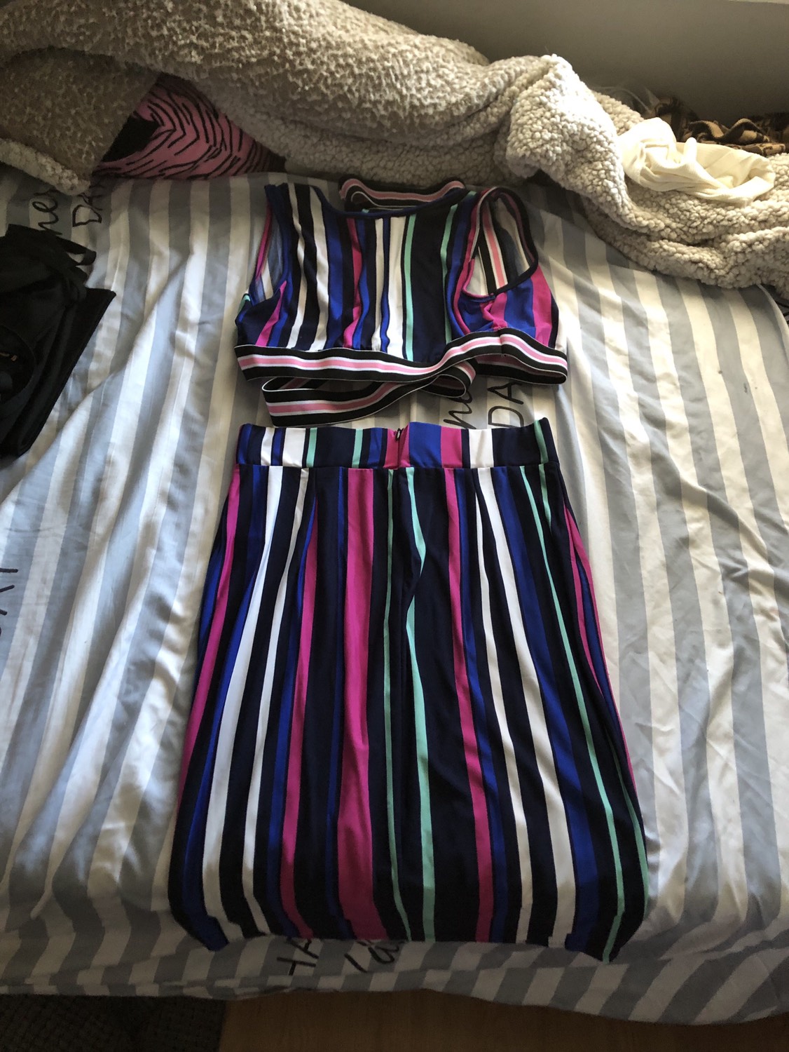 M size Fashion Nova co-ords crop and skirt image indicator(2)