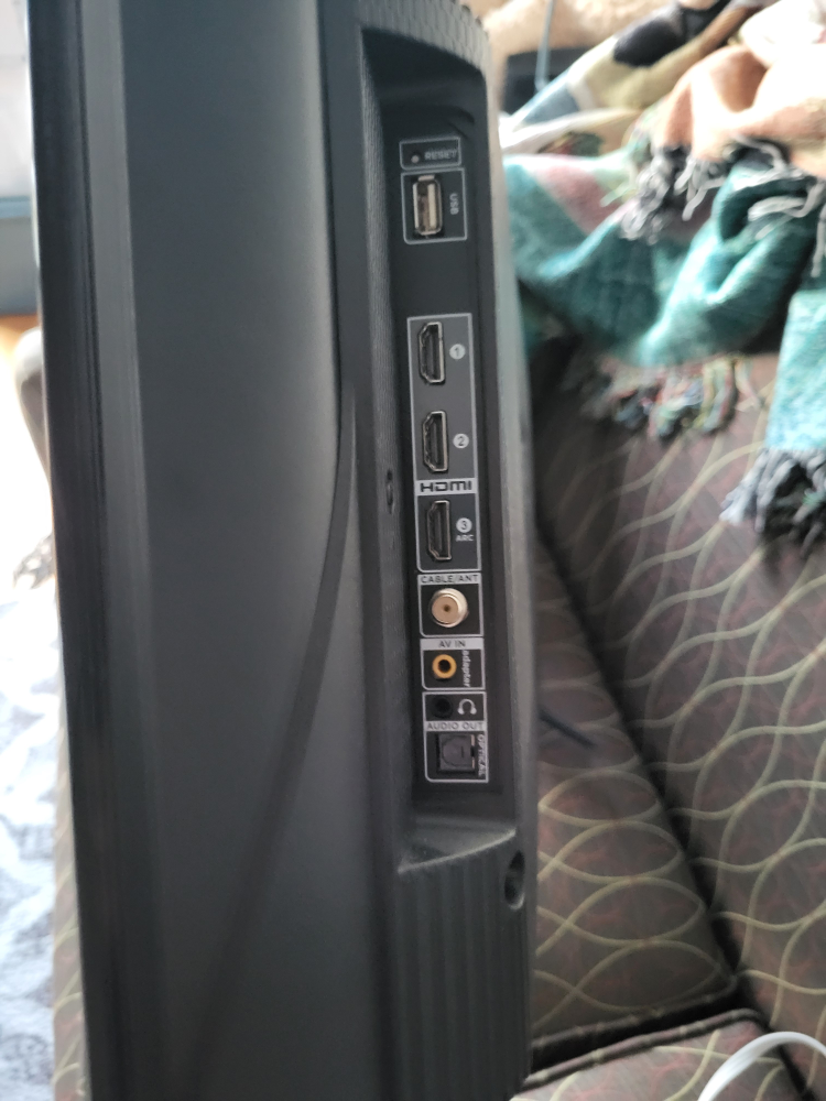 TCL 32" Roku TV - photo 2