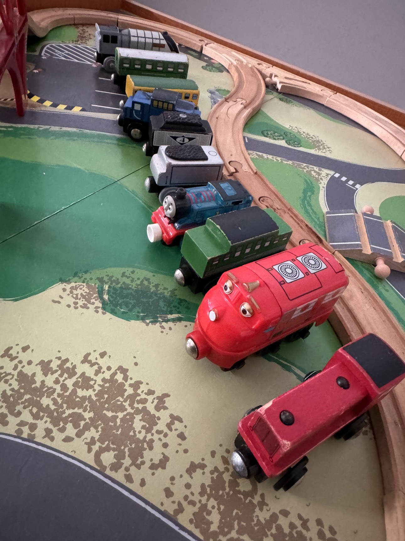 Train set plus table image indicator(5)