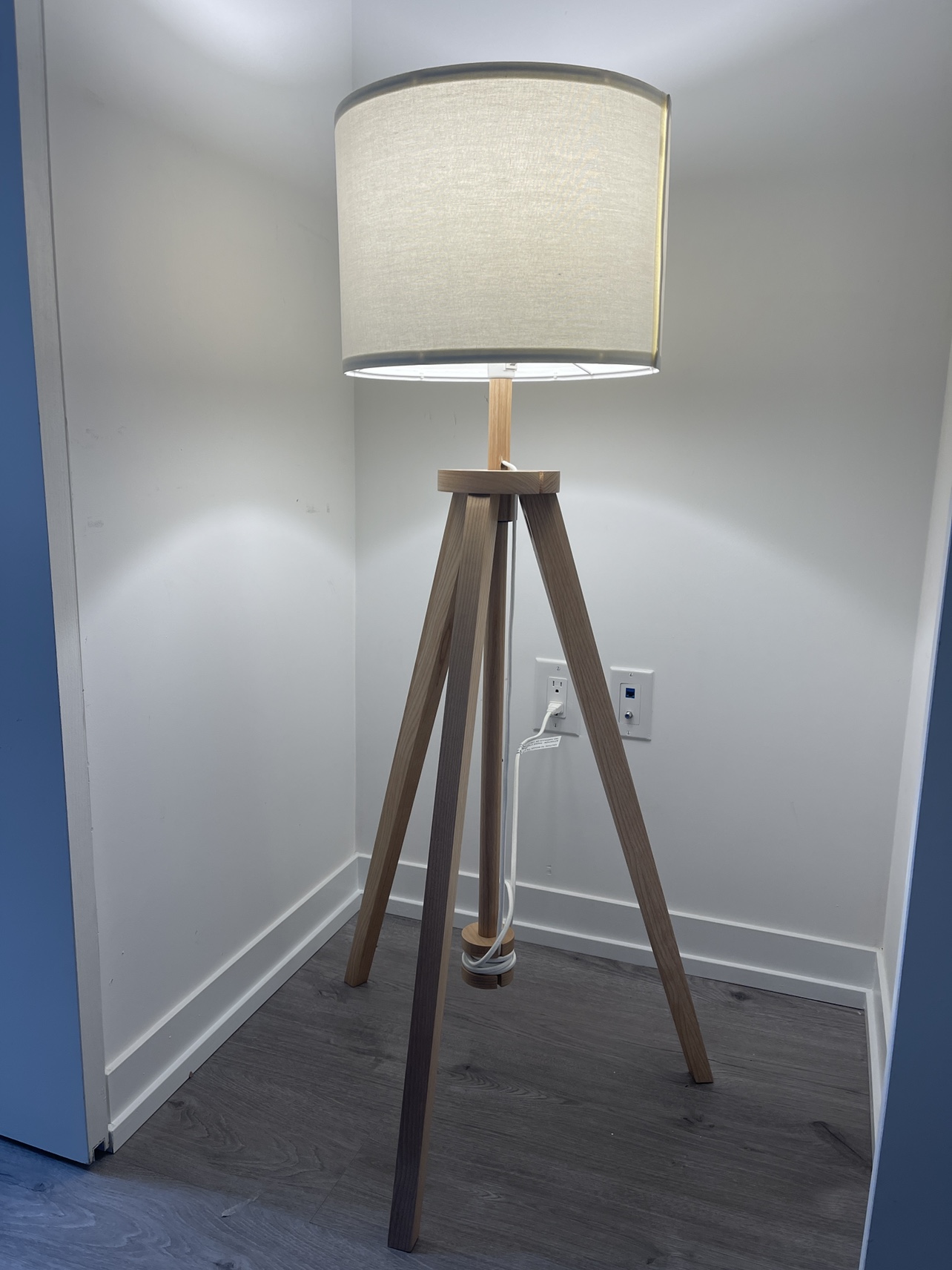 Floor lamp thumbnail