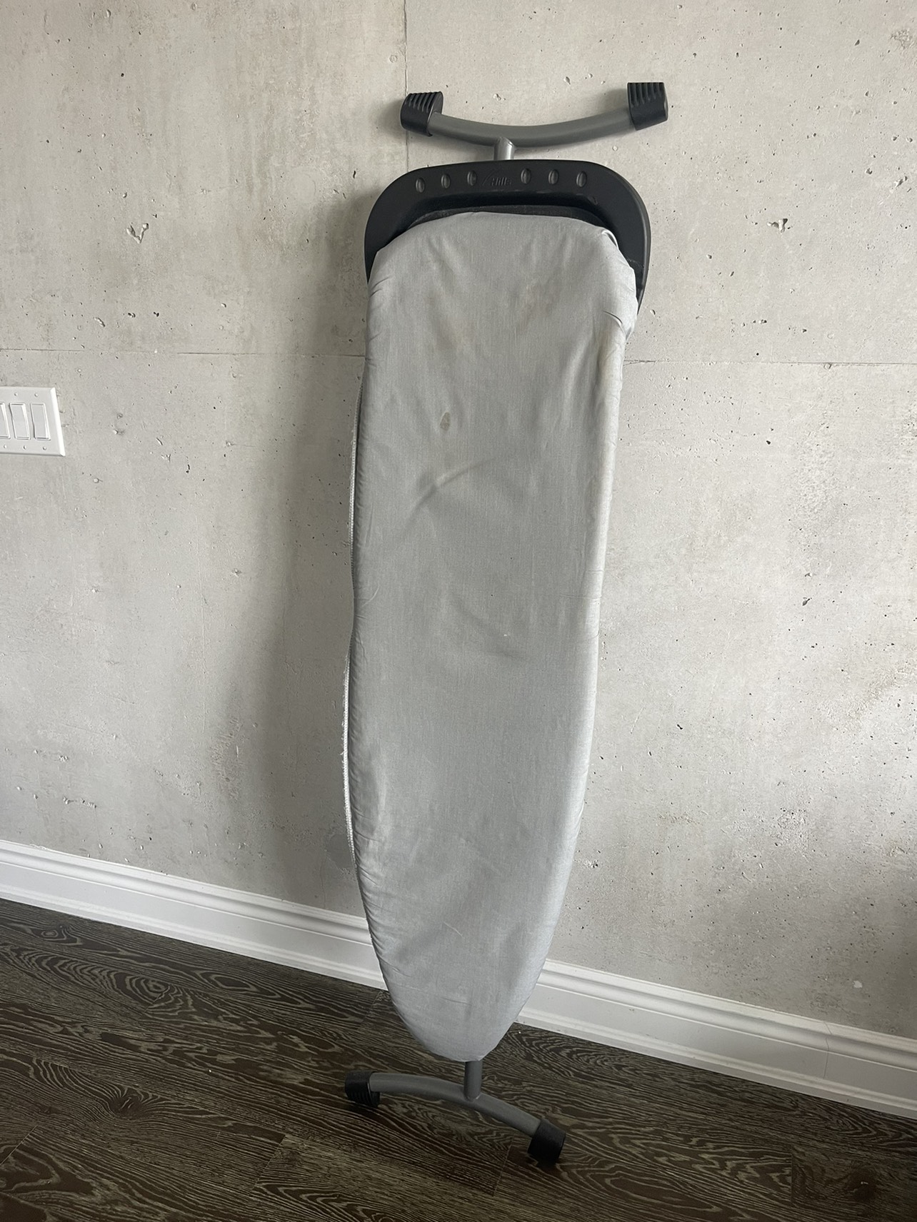 Free ironing board - photo 3