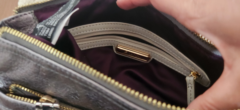 Metallic Leather Shoulder bag image indicator(4)