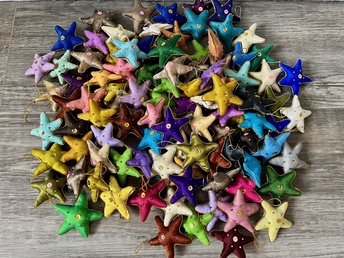 Lot of 100 Star Ornaments/Decorations ⭐️ thumbnail
