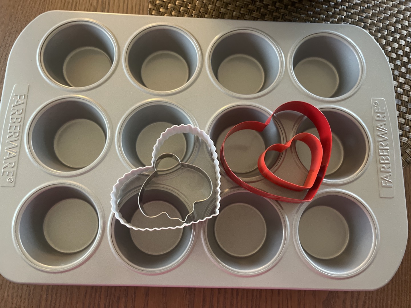 Cupcake tray for oven with cookie cutters