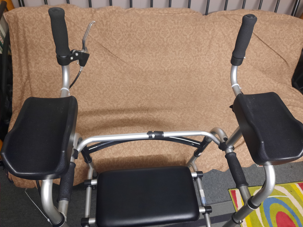 Upright Walker, Lightweight Aluminum Alloy with seat, foldable image indicator(2)