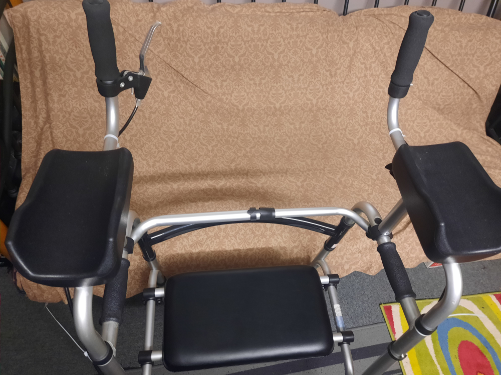 Upright Walker, Lightweight Aluminum Alloy with seat, foldable image indicator(3)