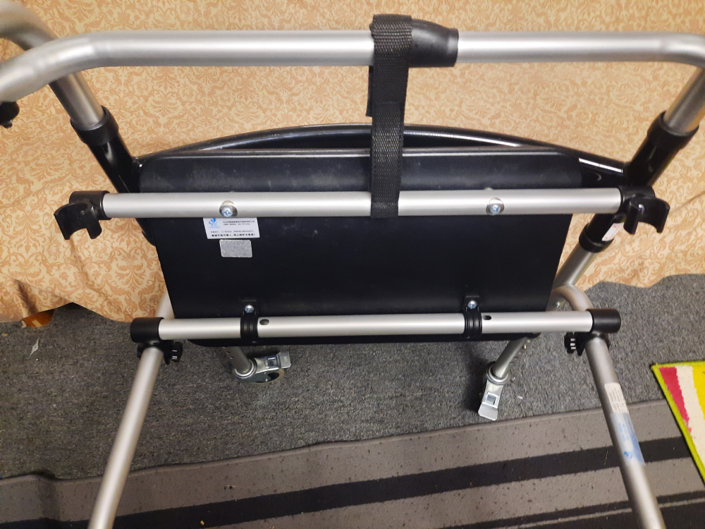 Upright Walker, Lightweight Aluminum Alloy with seat, foldable image indicator(10)