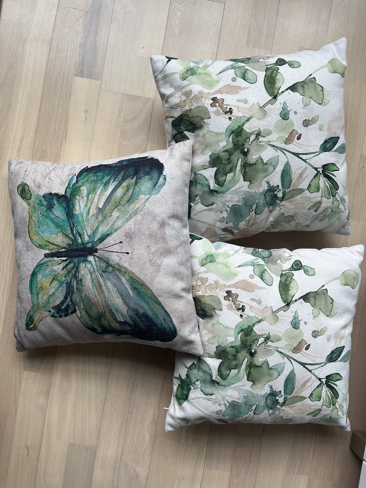 Gorgeous cream linen cushions with zip - LIKE NEW thumbnail