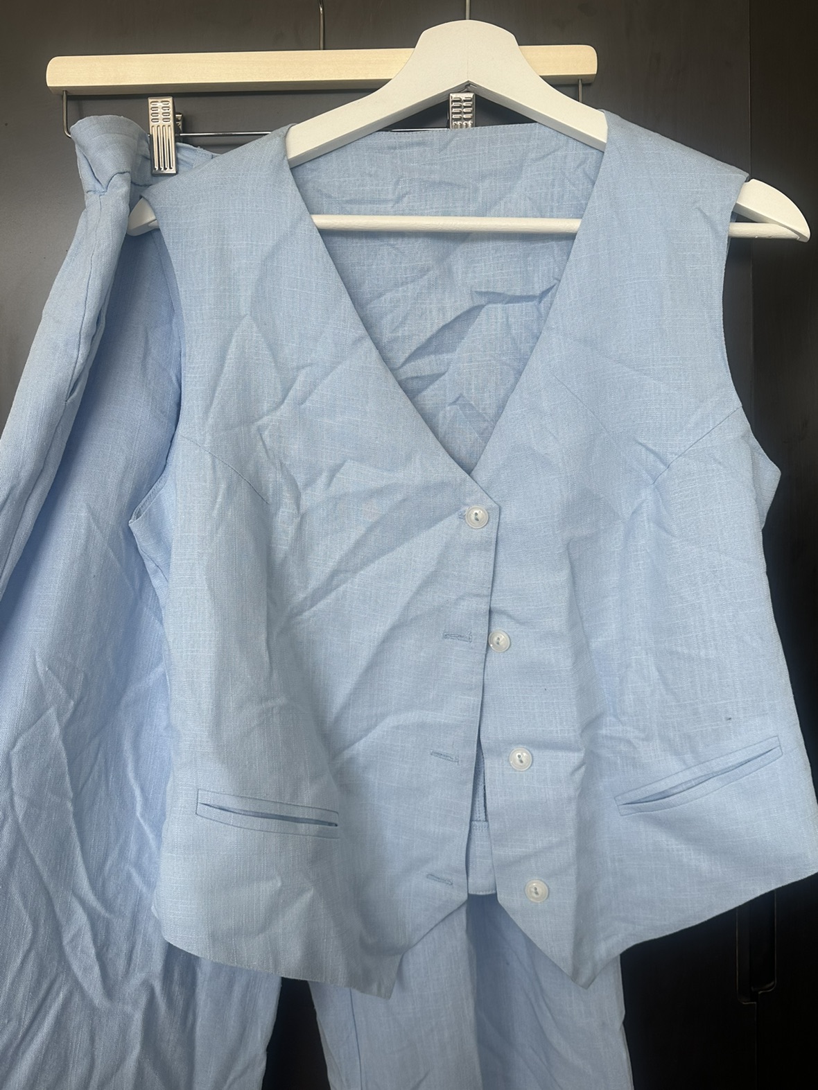 linen suit