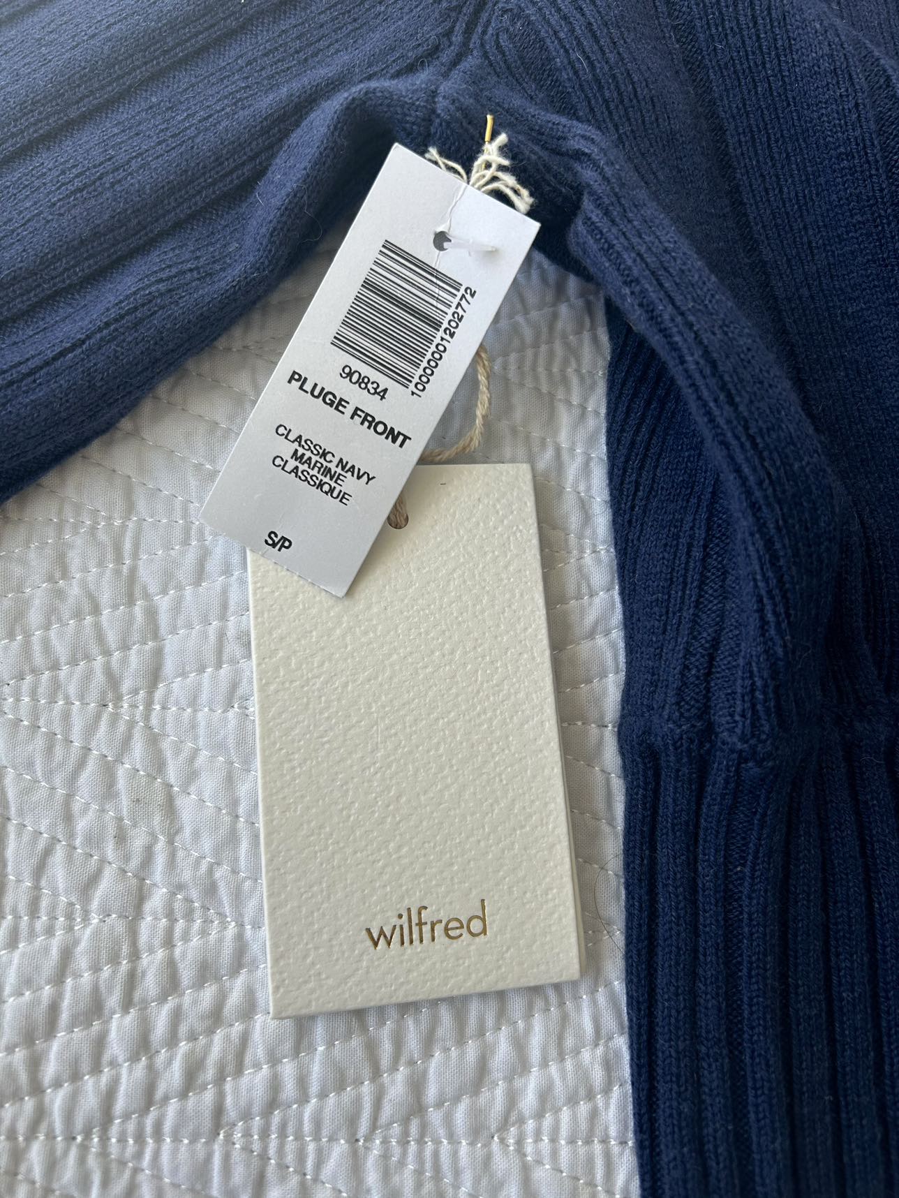 Aritzia Plunge Front Crop Cardigan image indicator(3)