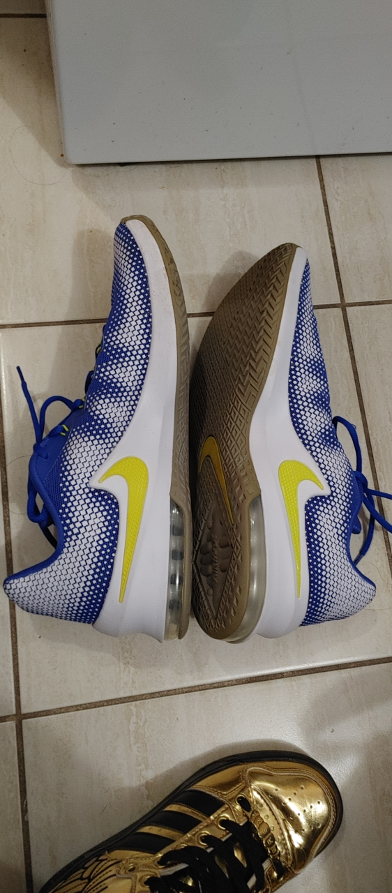 Nike AirMax Infuriate Low Mens Basketball Shoes - Size US 14 image indicator(3)