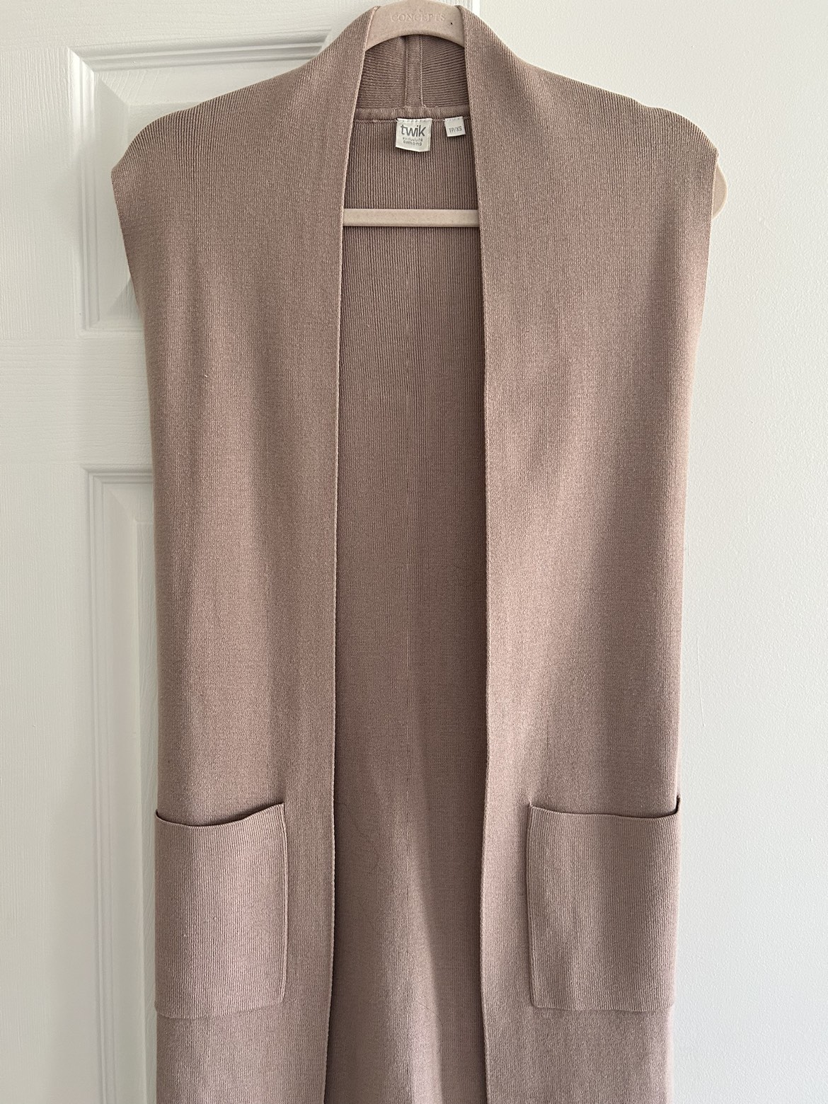 Simon’s Pink sweater image indicator(3)