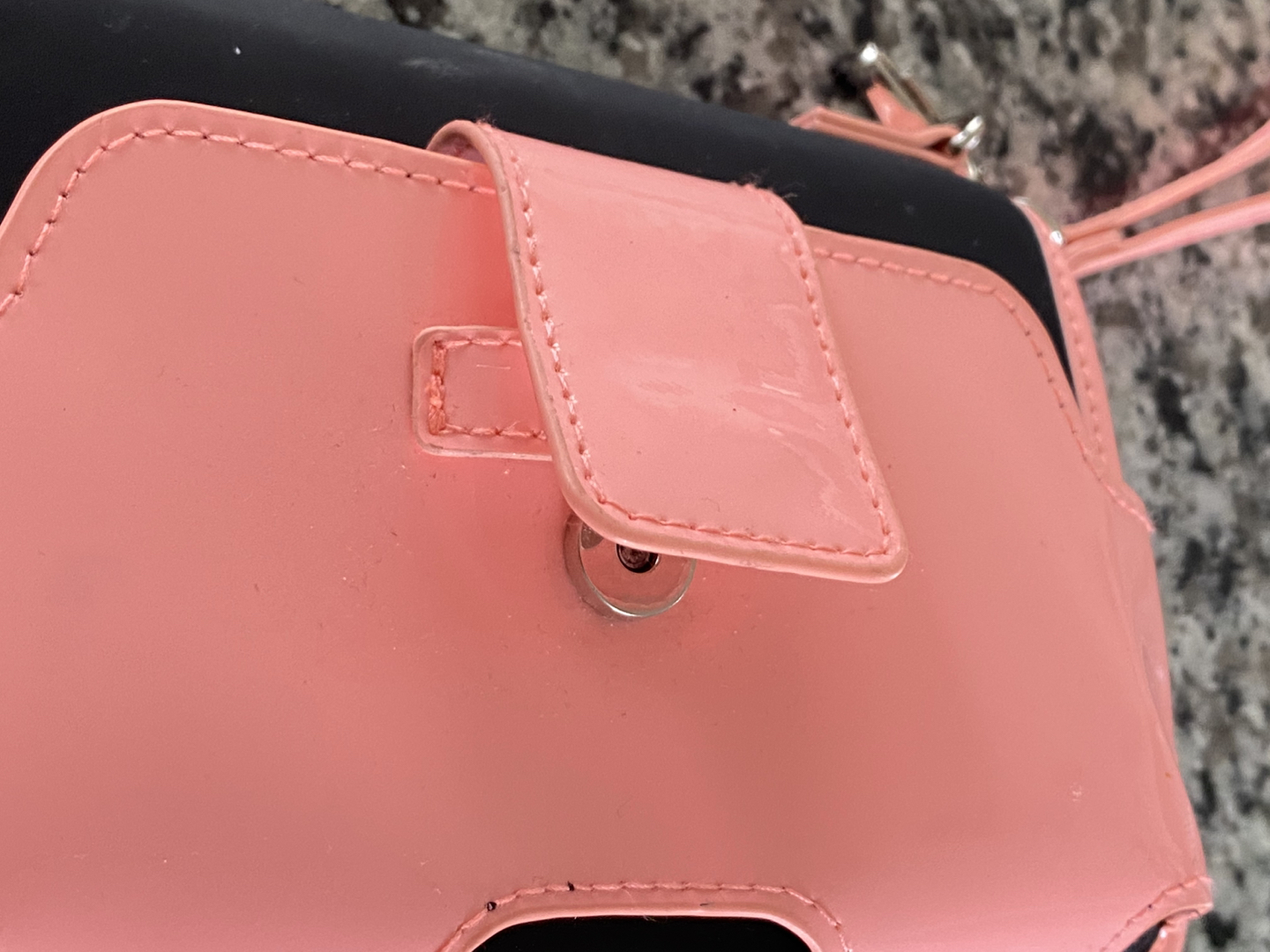 Wallet/cellphone holder. image indicator(5)