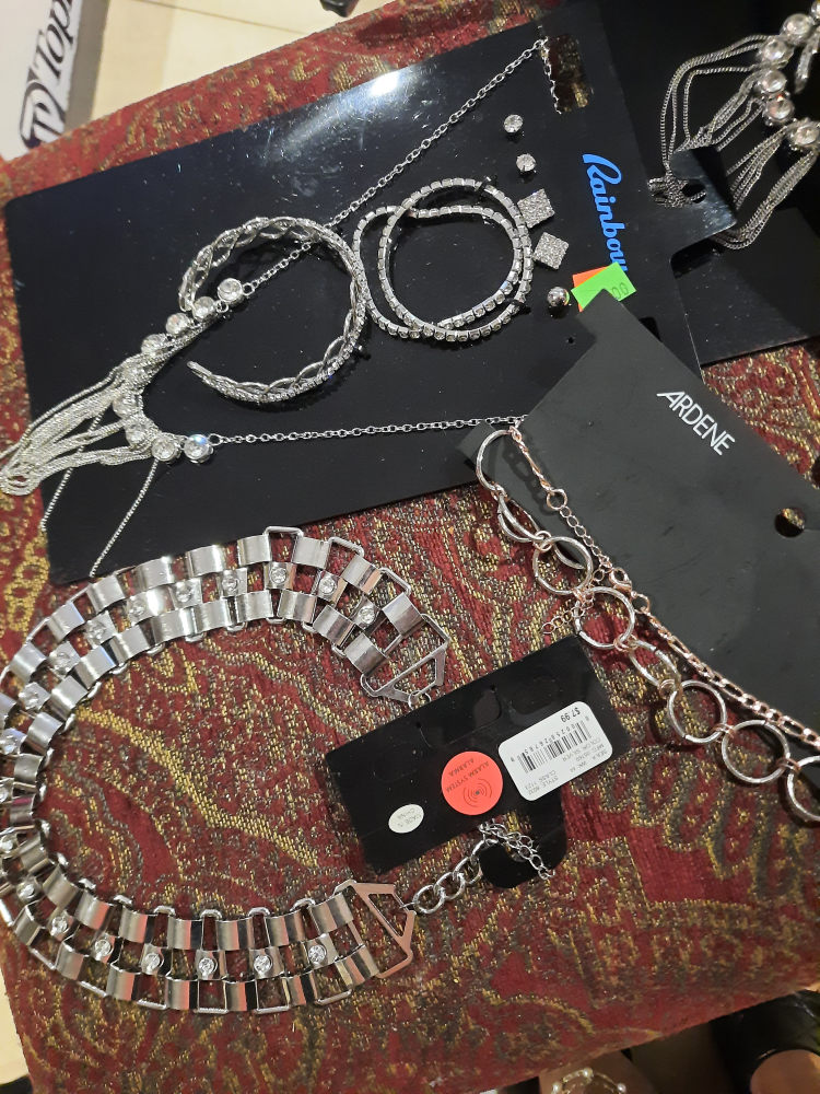 large lot of NWT women's fashion jewelry image indicator(2)