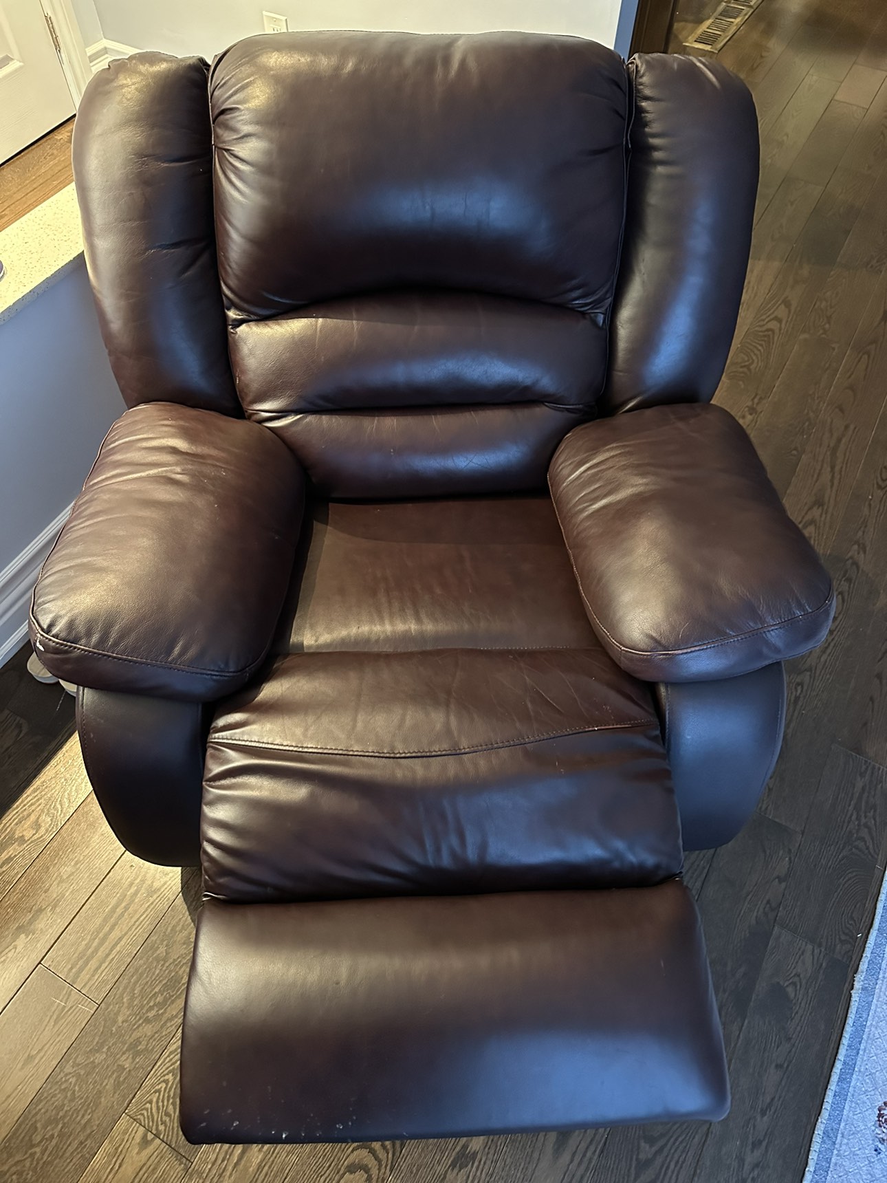 Leather Couch, Love Seat, Arm Chair - all reclining 🥕 image indicator(5)