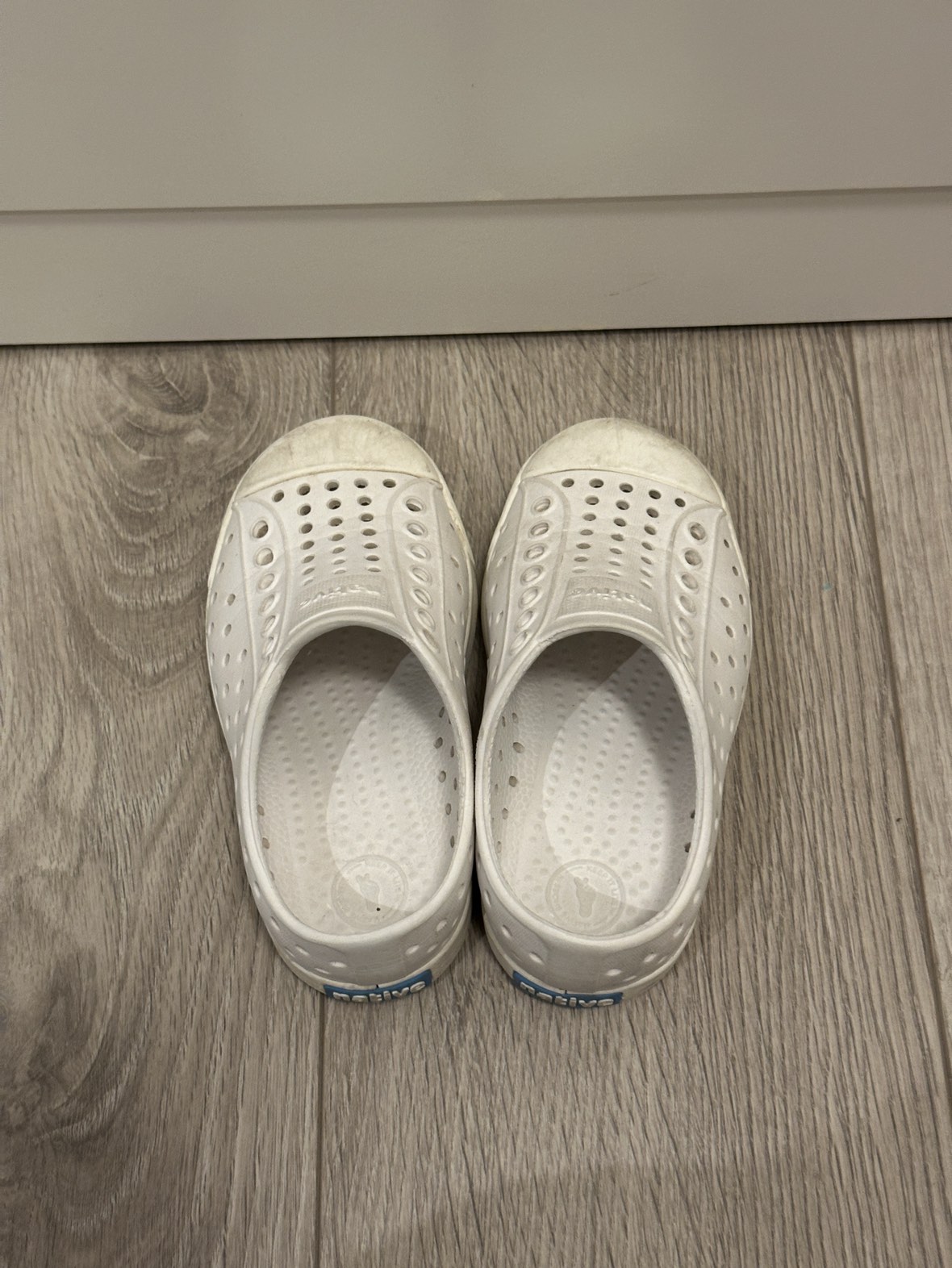 Native toddler kids shoes in white size 8 thumbnail
