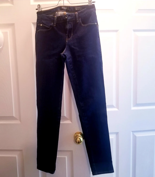 BRAND NEW! GUESS Jeans Ladies Curve X Skinny Mid Rise Size 26 image indicator(2)
