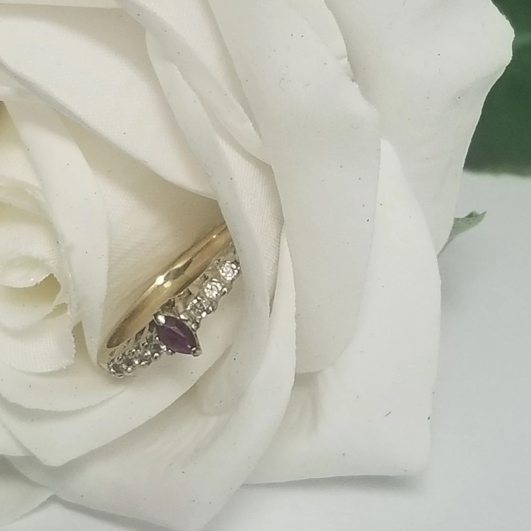 90s 8 Diamond and Marquise Ruby 10K Gold Ring - Vintage image indicator(4)
