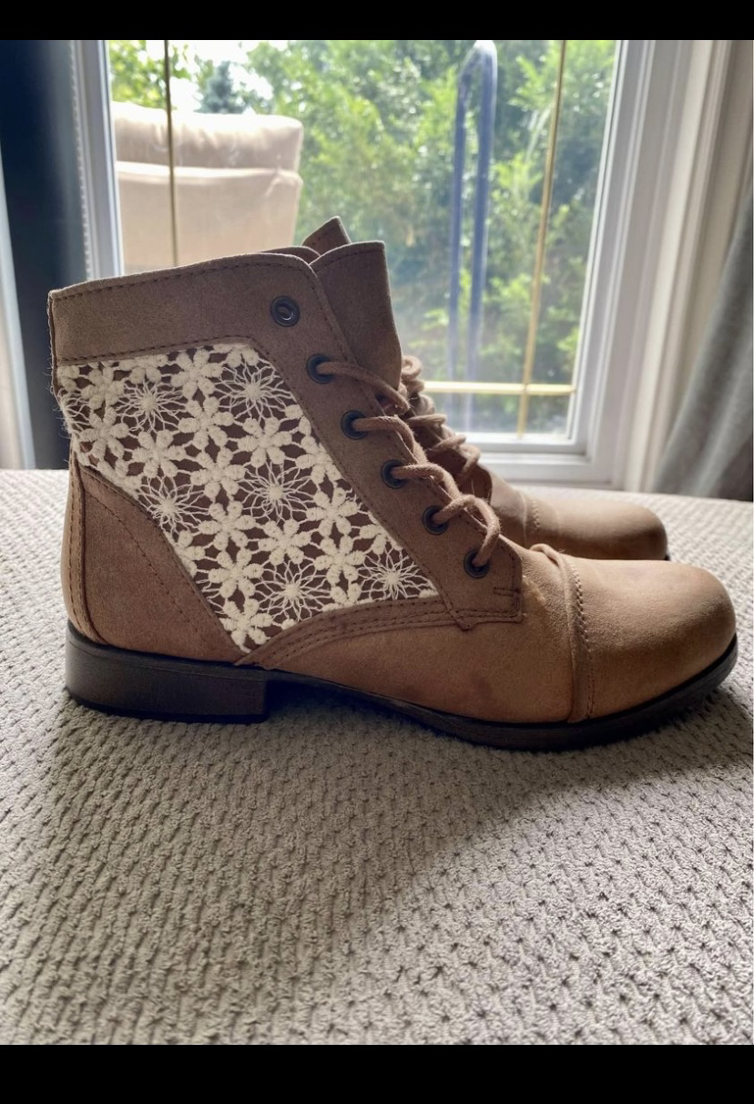 Women’s Brown Boots with Laces and Crochet Design image indicator(2)