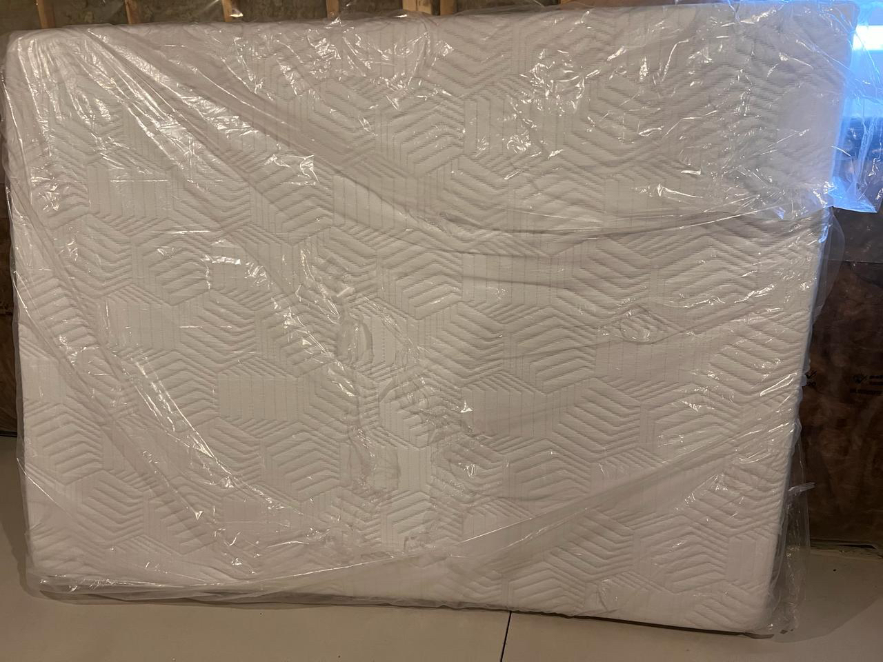 QUEEN MATTRESS FOR SALE- ALMOST NEW