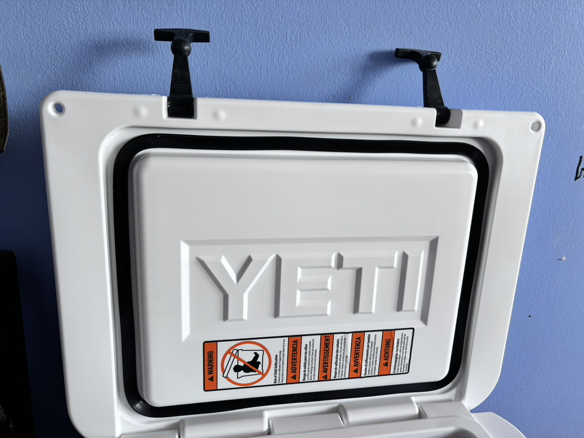 YETI TUNDRA 35 cooler - photo 3