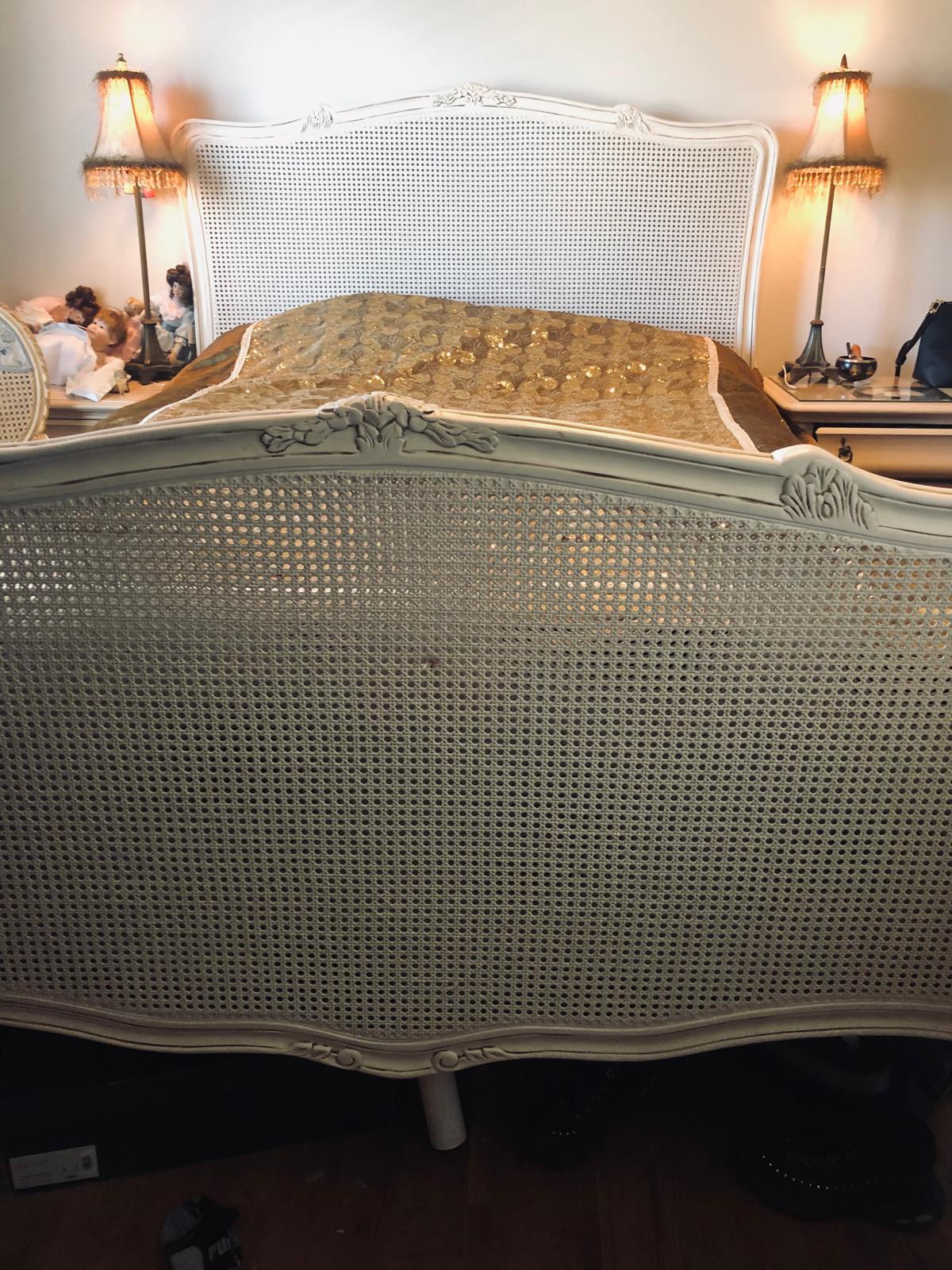 Queen-size Italian bed ( pick up Richmondhill )