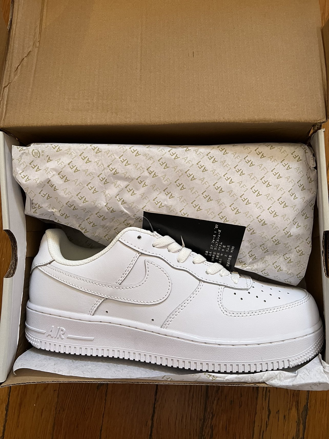 Nike Air Force one white low top image indicator(2)