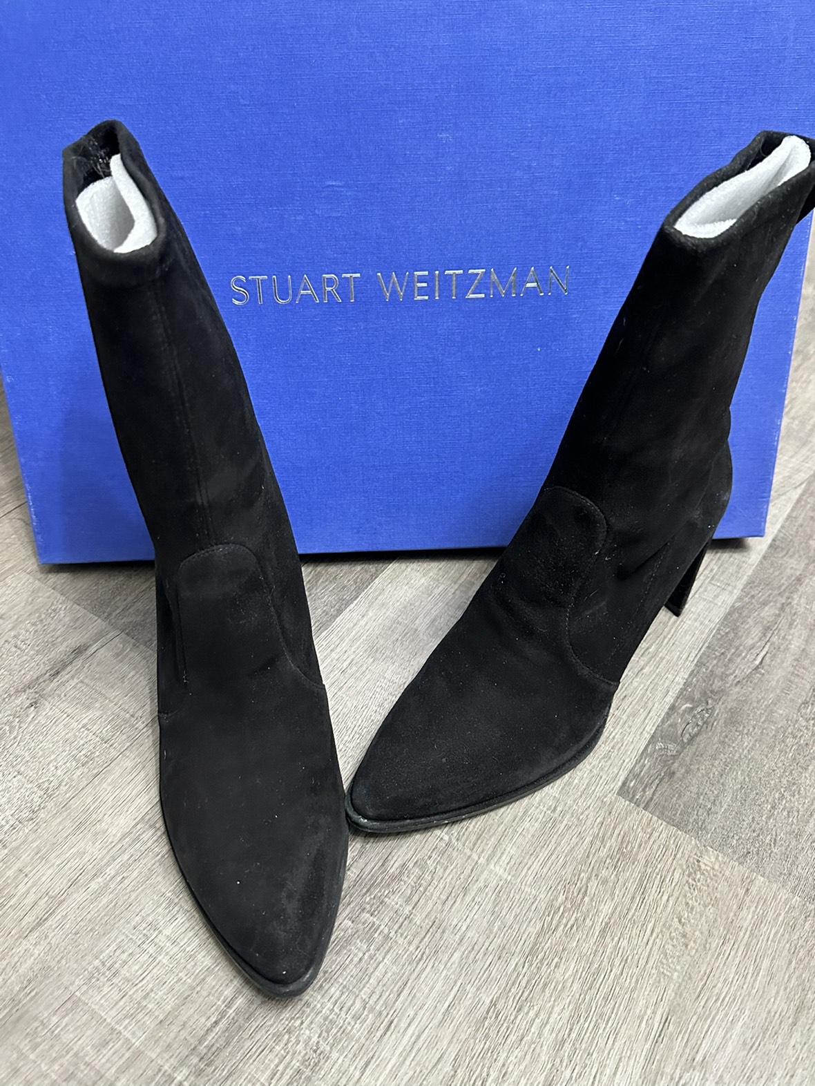 Stuart Weizmann YULIANA 60 thumbnail