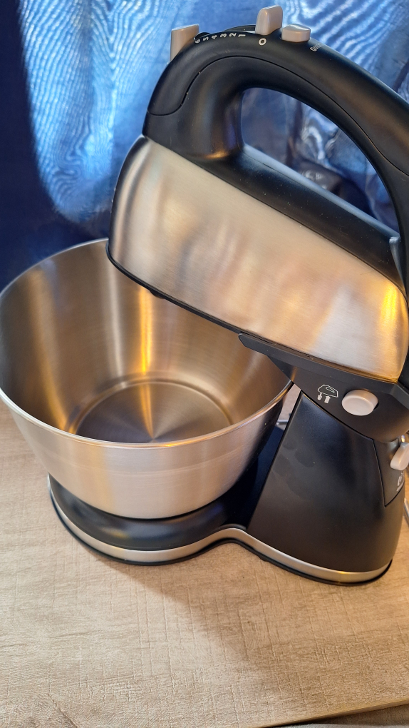 Hamilton Beach Classic Stand and Hand Mixer, 4 Quarts image indicator(7)