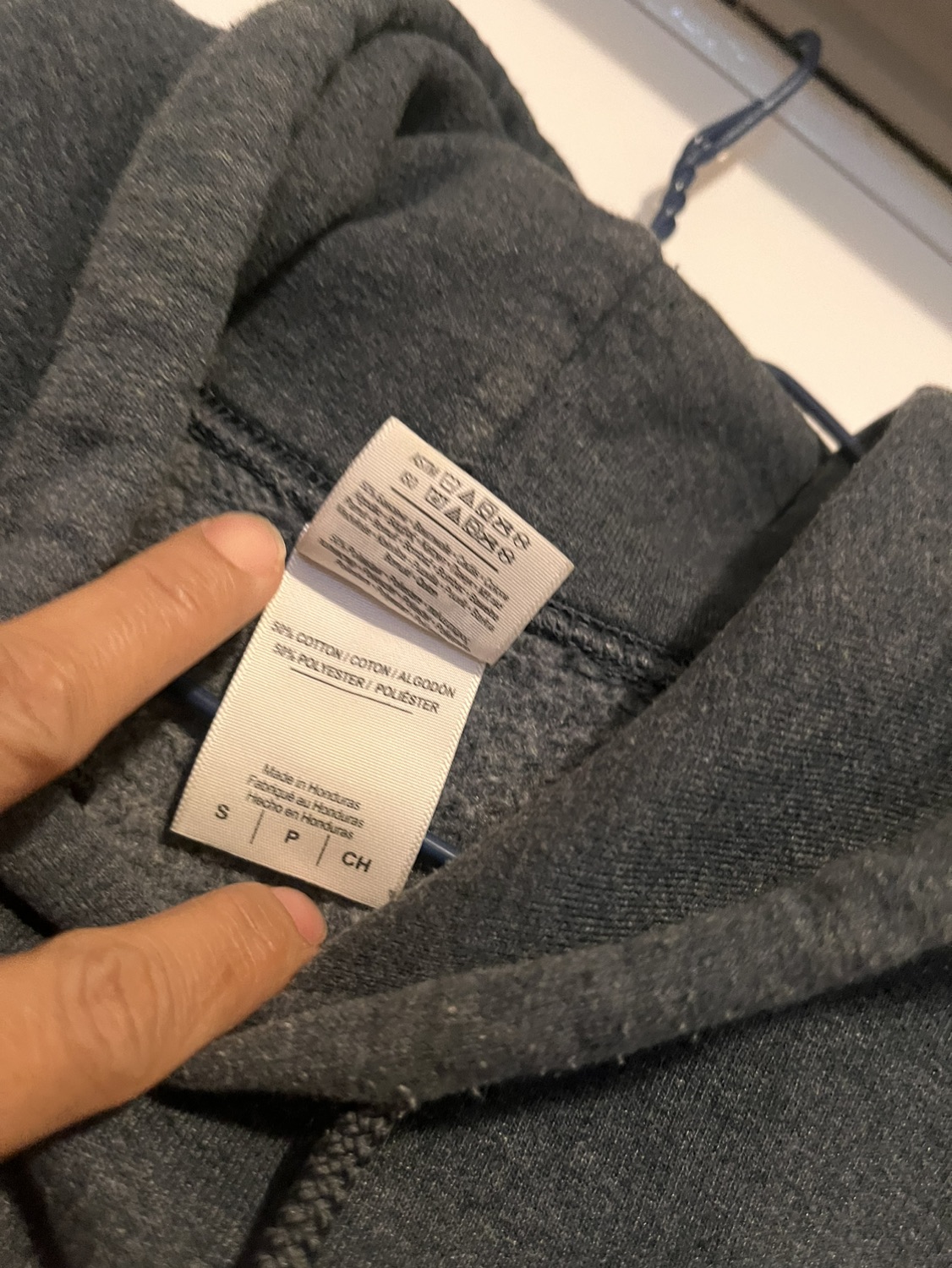 Sweaters 2x SMALL plus 1 FREE M image indicator(5)