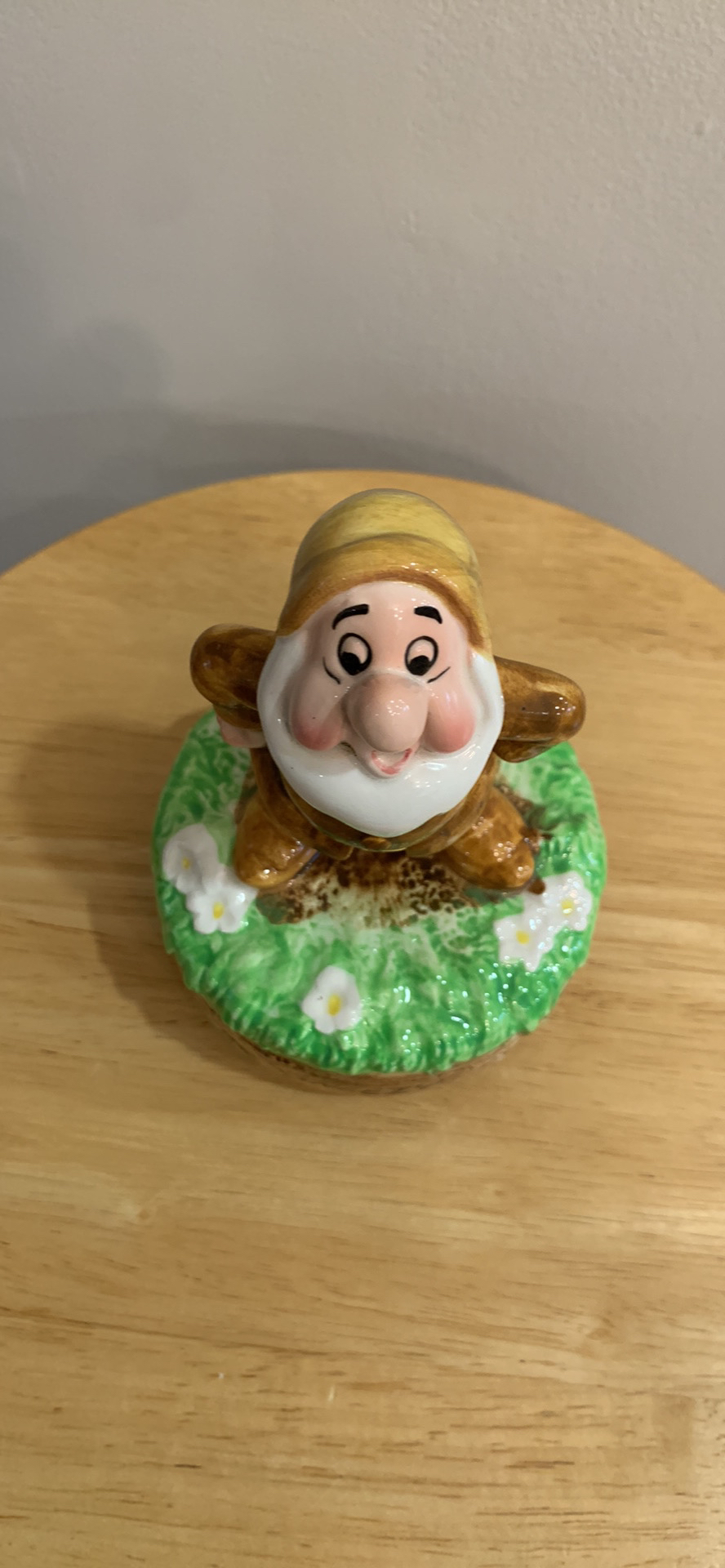 Vintage 1984 Schmid Music Figurine Walt Disney Sneezy image indicator(9)