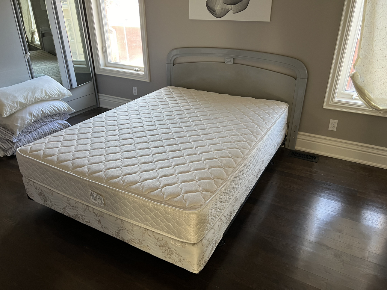 Queen mattress / box spring