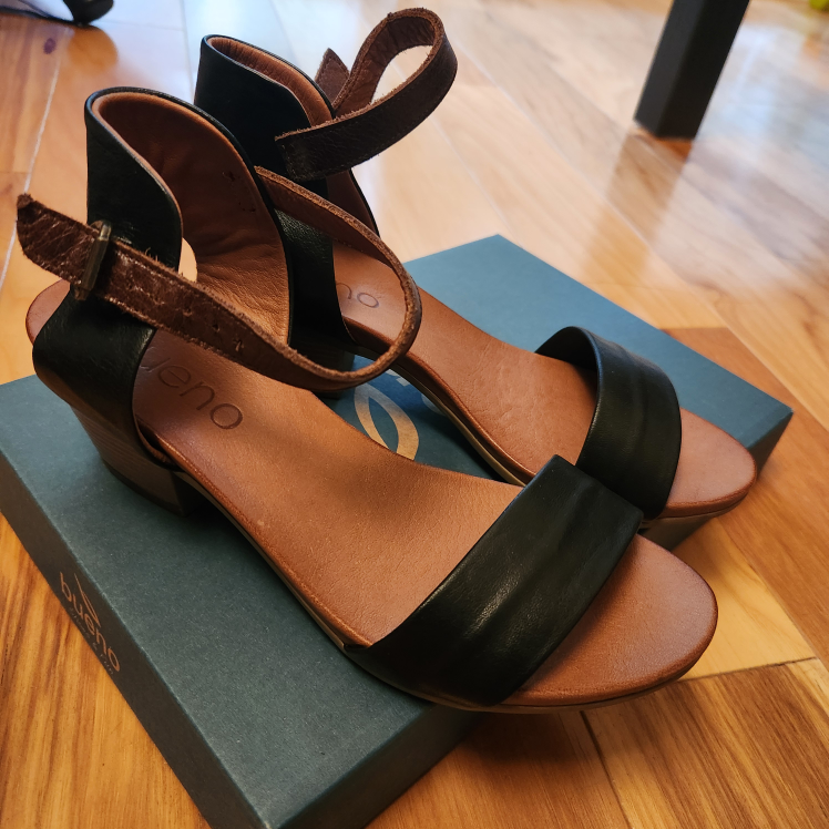 Bueno Sue Block Heel Sandals image indicator(3)