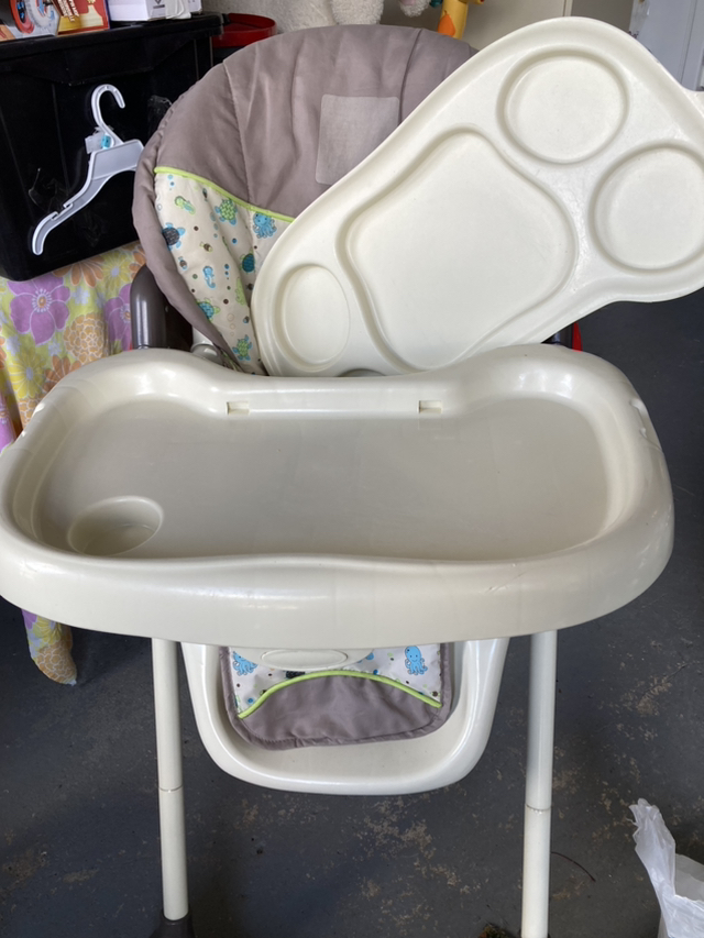 High chair - photo 2