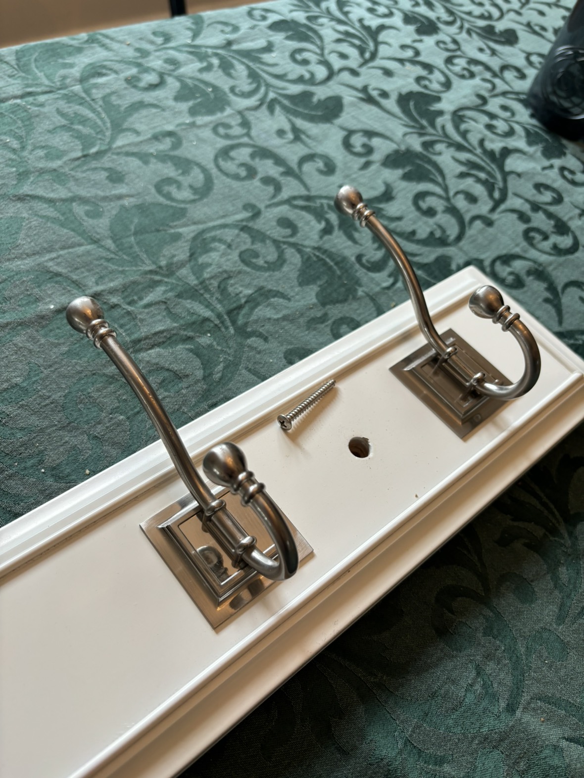 Wooden 5 hook piece with screws image indicator(2)