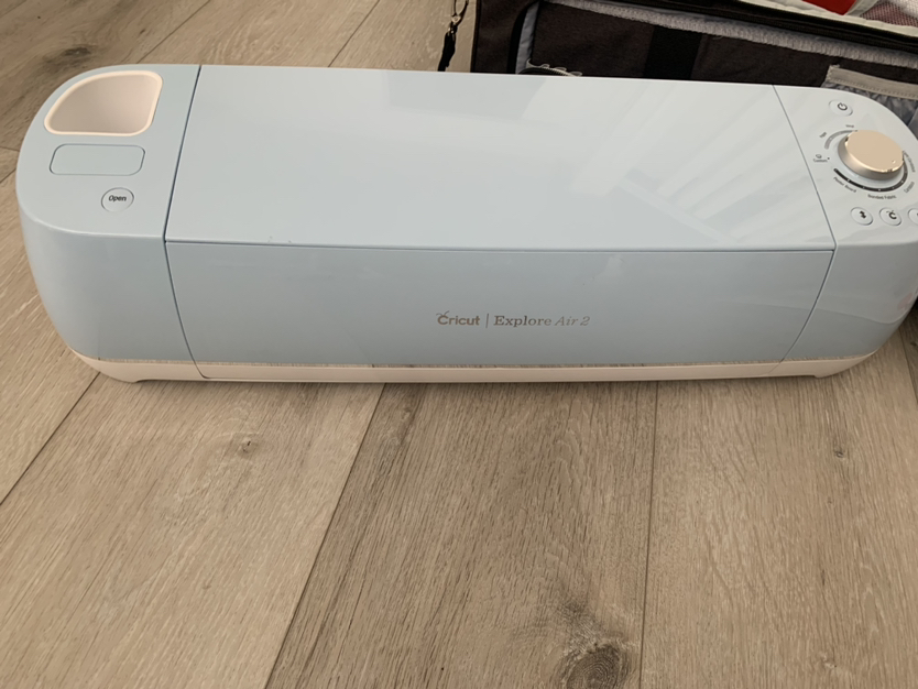 Cricut explore air 2 + supplies - photo 3