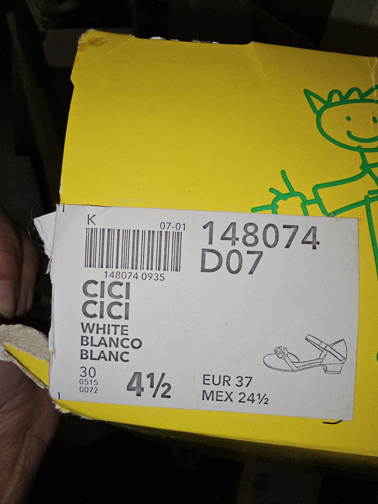 Little Girls White Shoes Size 4.5 image indicator(4)