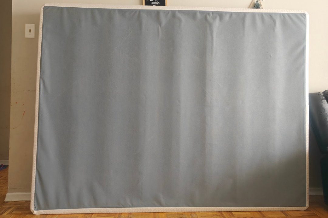 Queen size bed frame in good condition image indicator(2)