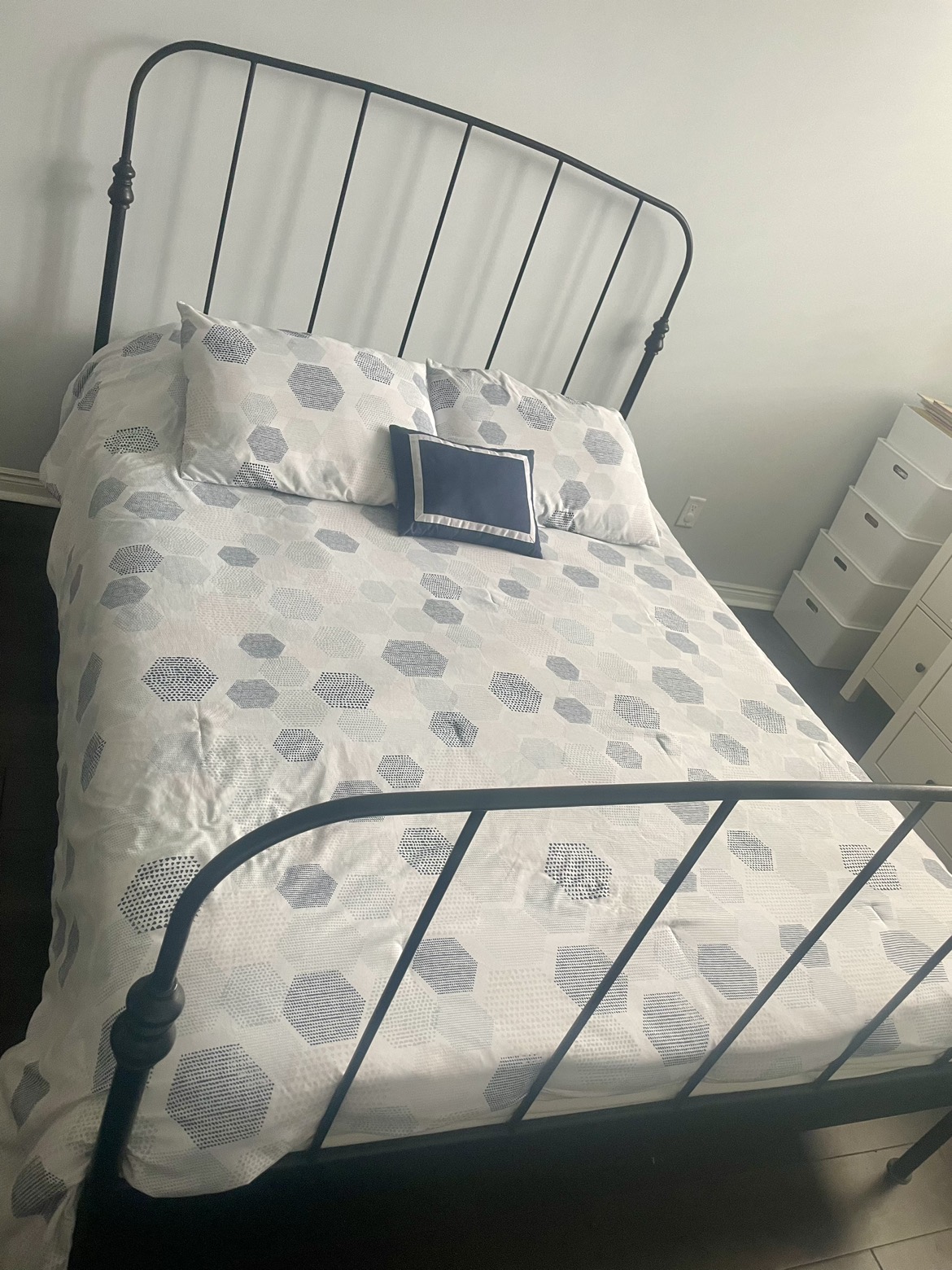 Bed Frame Queen Size thumbnail
