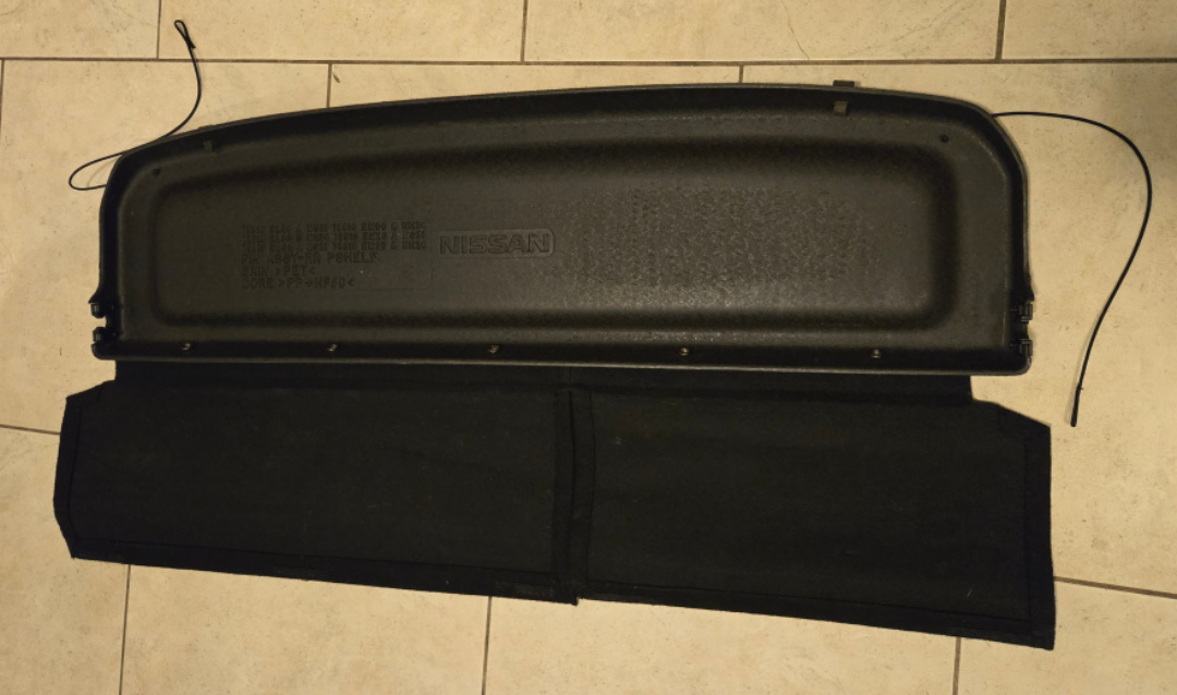 Nissan Versa Hatch Cover Like New! image indicator(3)