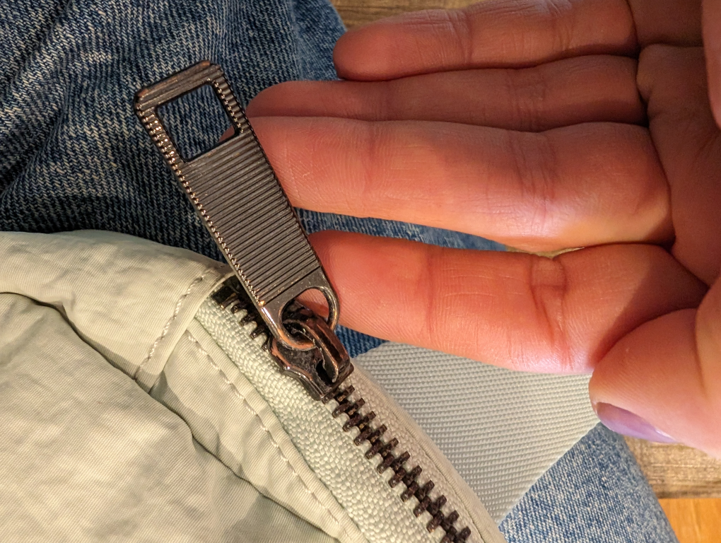 Lululemon Belt Bag Fanny Pack + ✨freebie✨ image indicator(4)