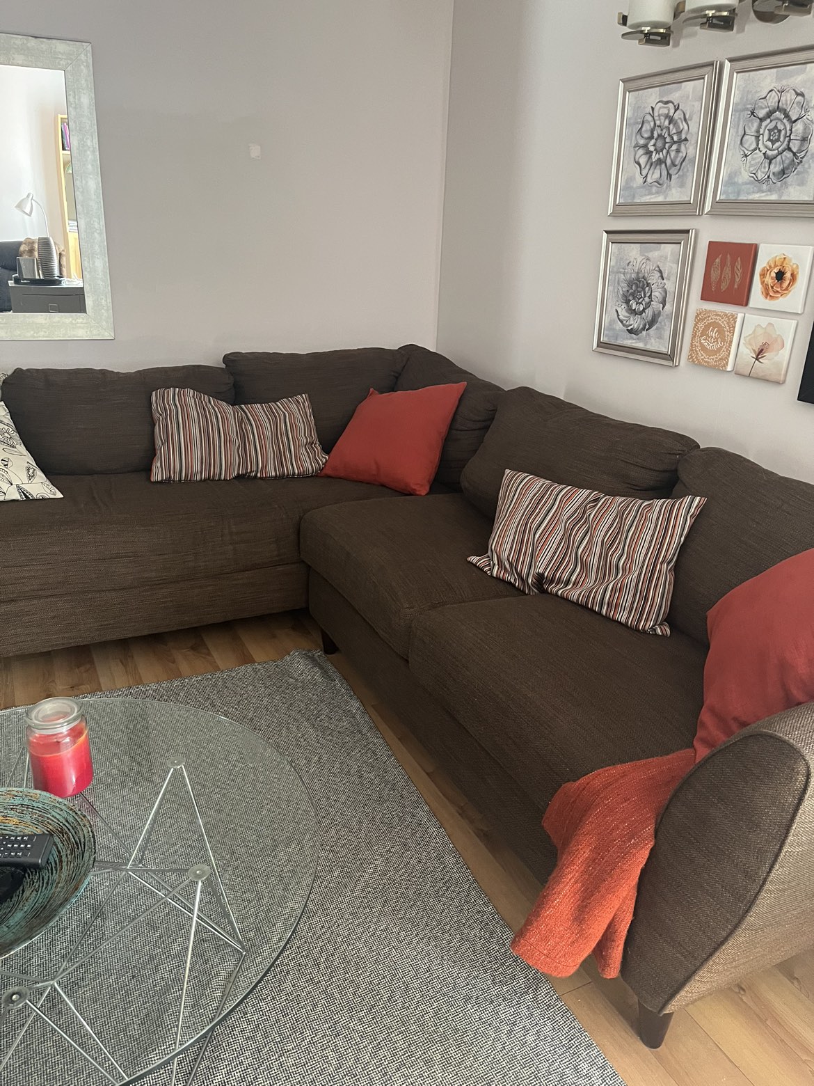LazyBoy sectional couch - Great condition - photo 2