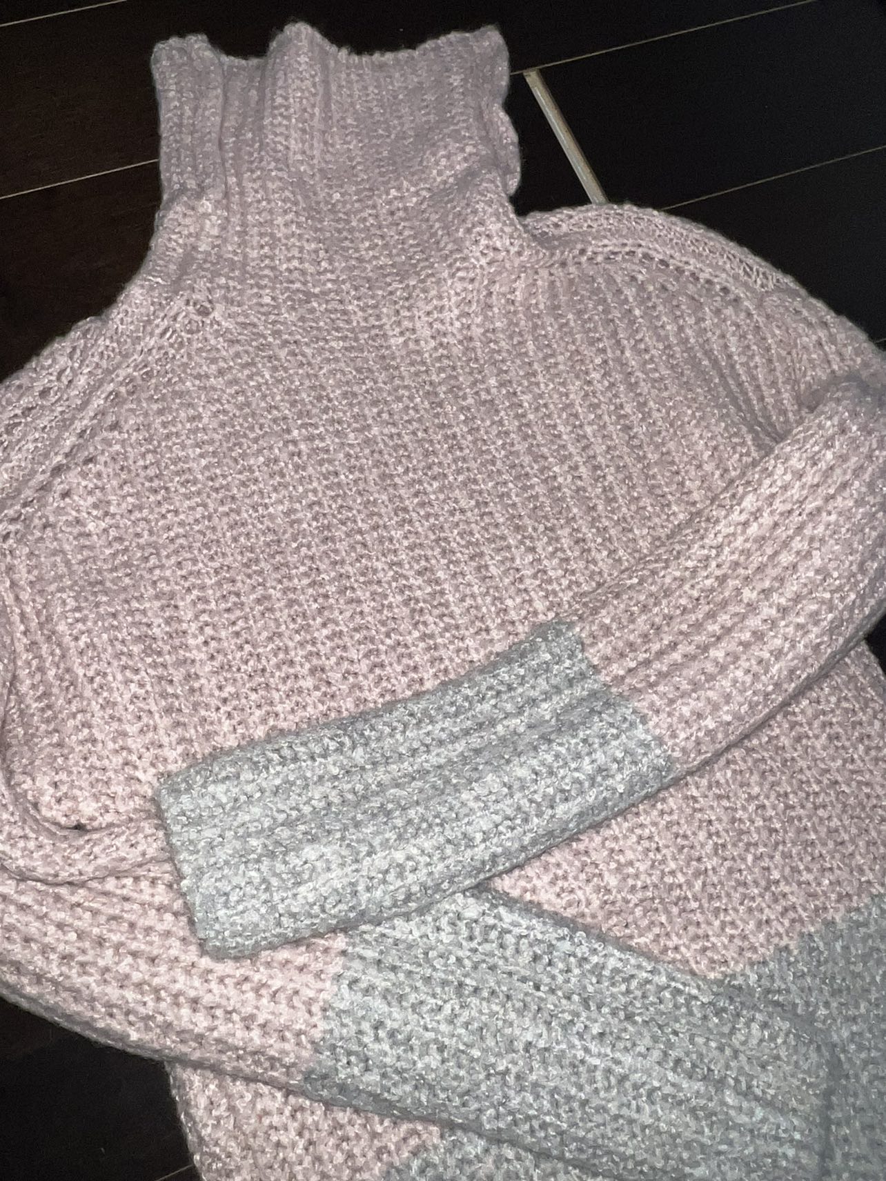 Turtleneck knit sweater image indicator(5)