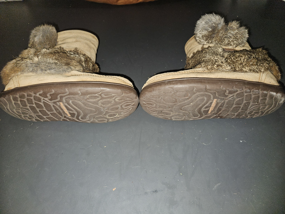 Manitobah Mukluks Girls size 3 image indicator(4)