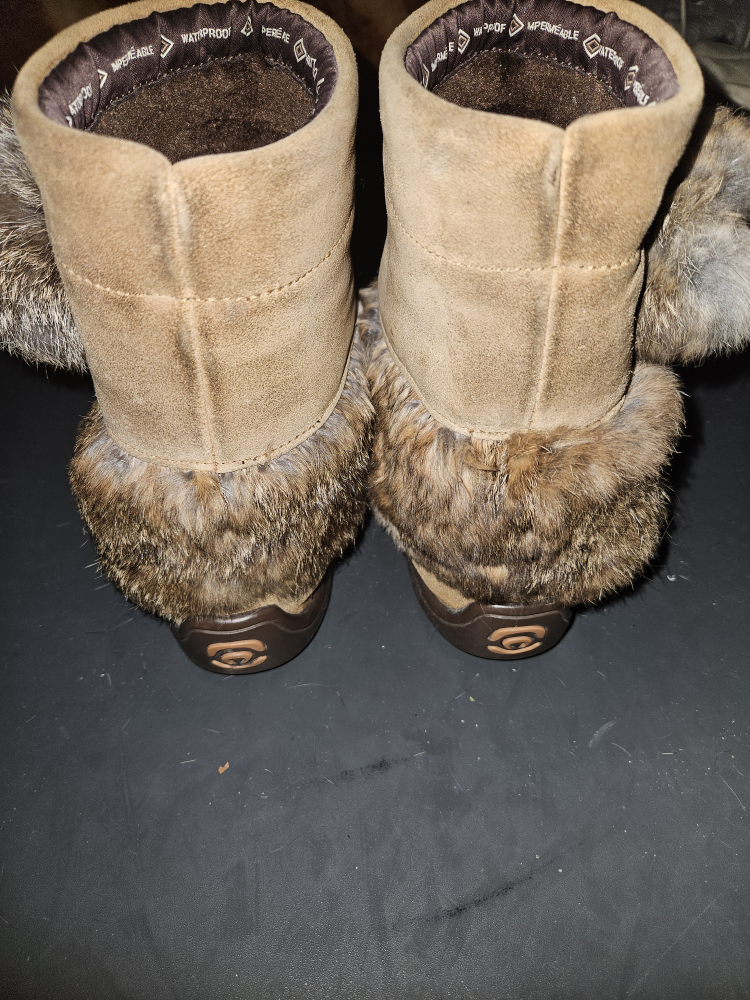 Manitobah Mukluks Girls size 3 image indicator(5)