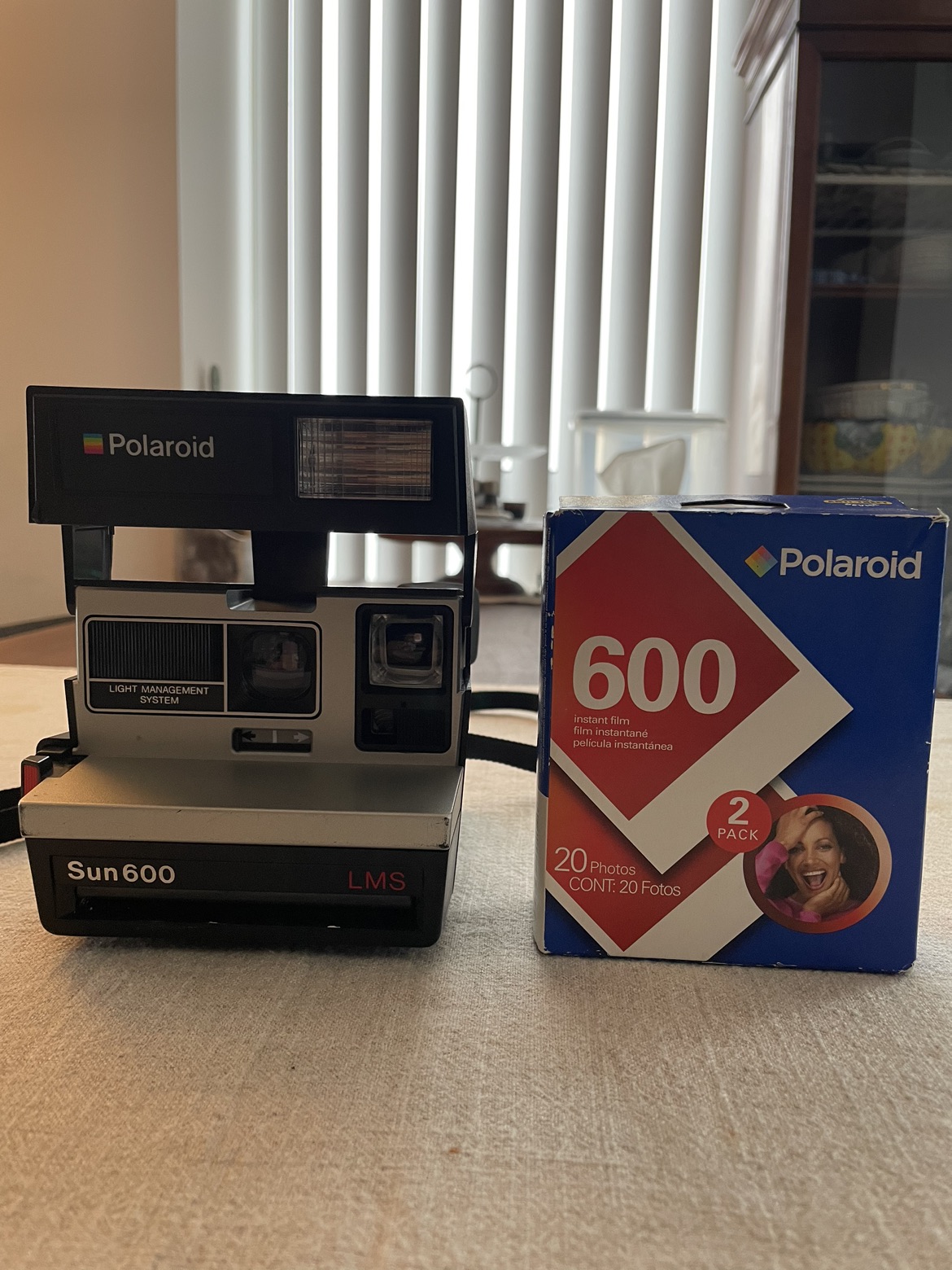 Polaroid Sun 600 instant film camera - photo 3