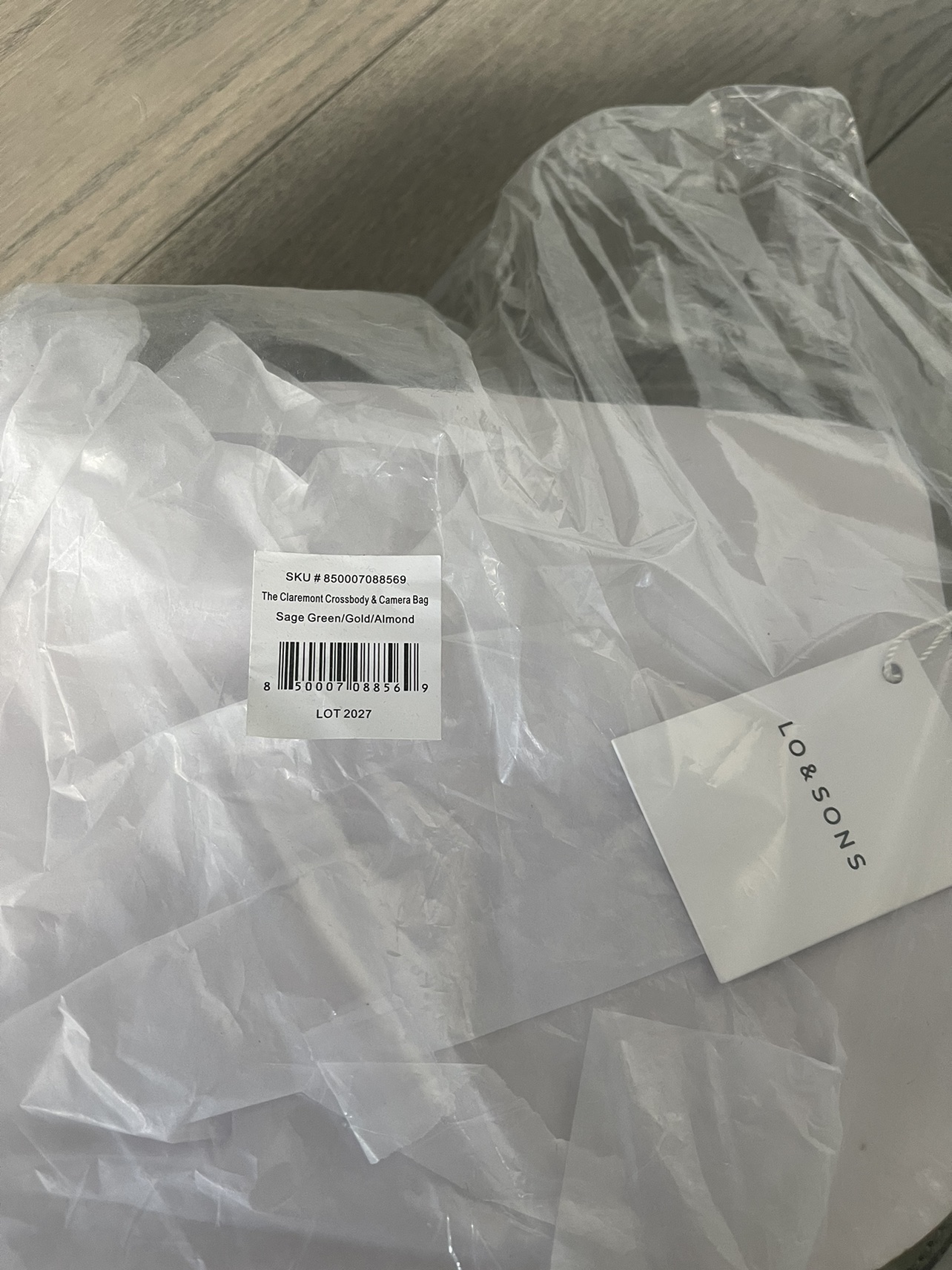 Lo & Sons Claremont Camera Bag in Sage Green image indicator(4)