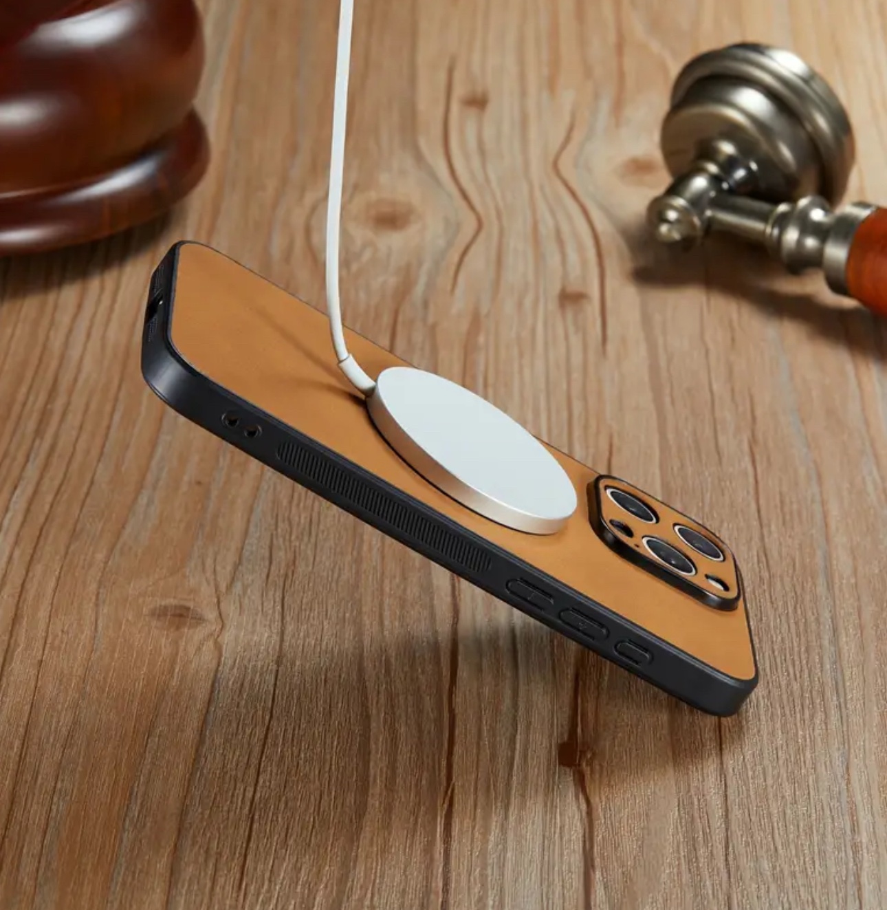 NEW iPhone 15 Plus case with magnetic charging image indicator(3)